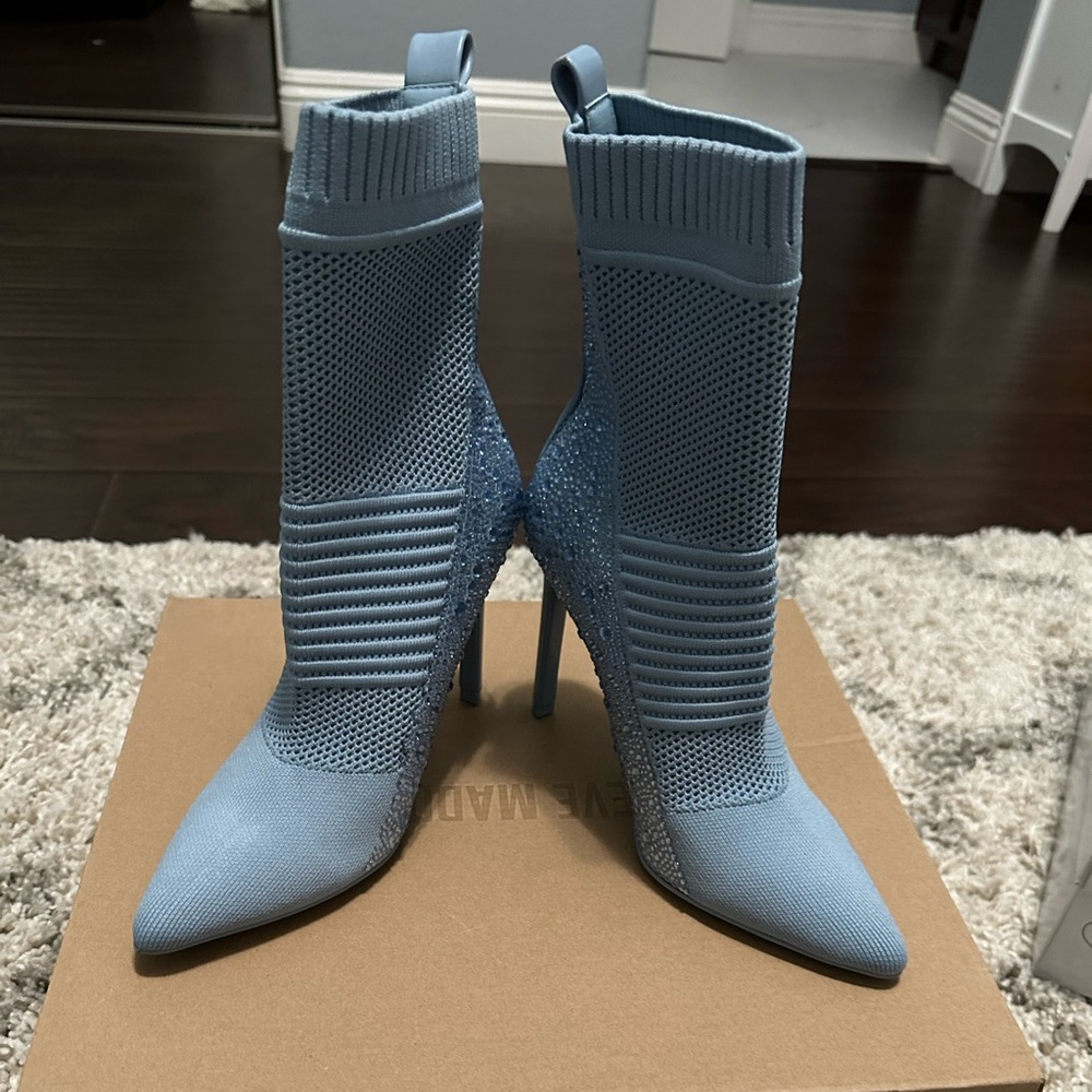Like new. Worn for 10 min. Light blue boots